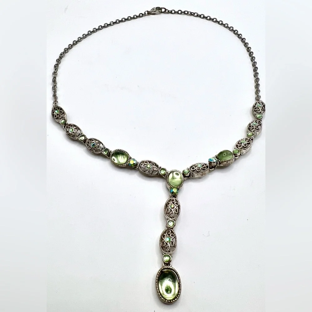 Vintage Avon Silver Tone and Green Stone Necklace - Picture 2 of 6